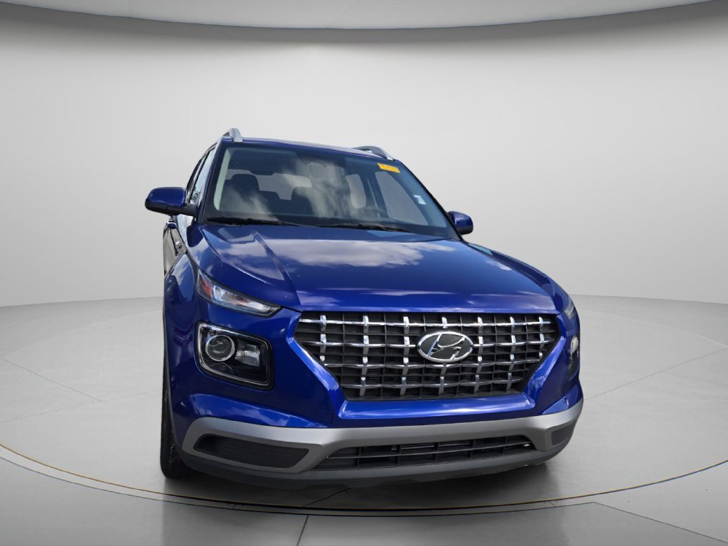 Certified 2024 Hyundai Venue SEL FWD image 4