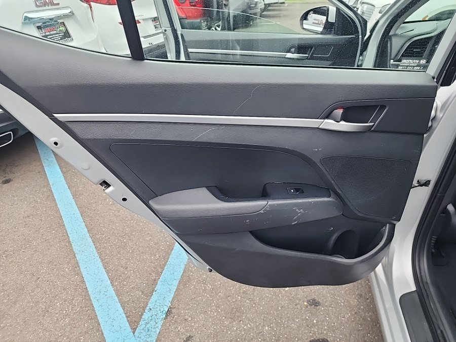 Used 2019 Hyundai Elantra SE w/ Cargo Package FWD image 33