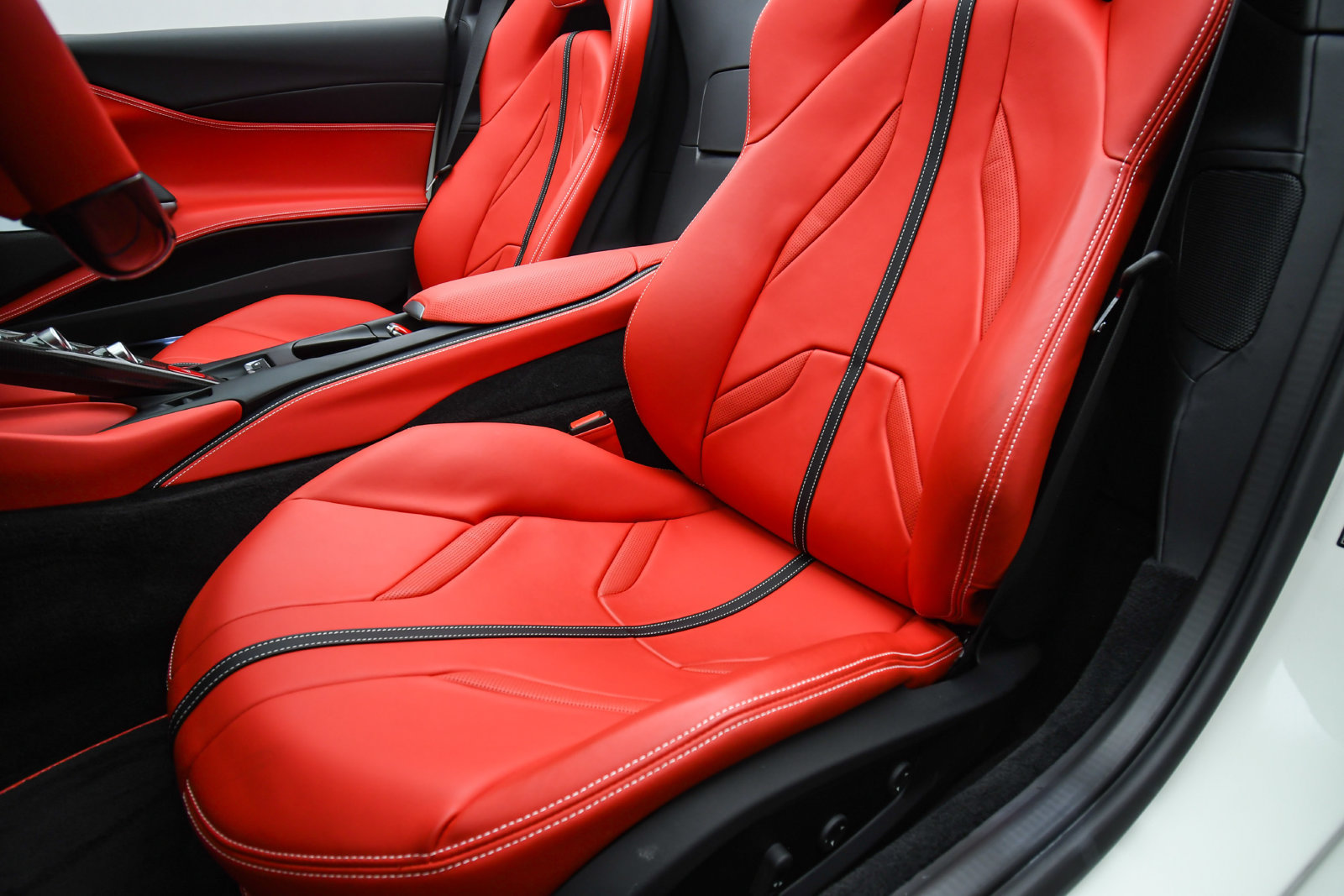 Used 2022 Ferrari 812 GTS RWD image 15
