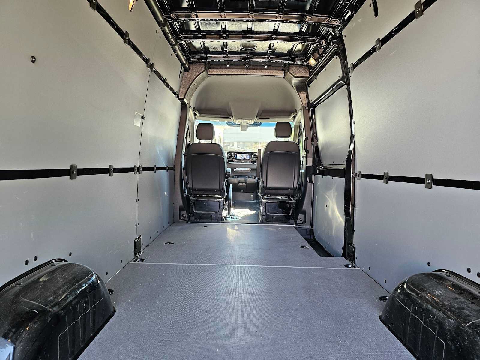 Used 2025 Mercedes-Benz Sprinter 2500 image 19