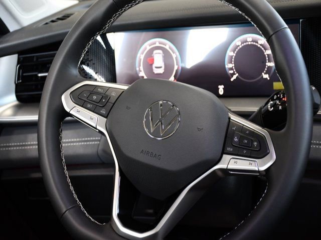 New 2026 Volkswagen Tiguan SE image 16