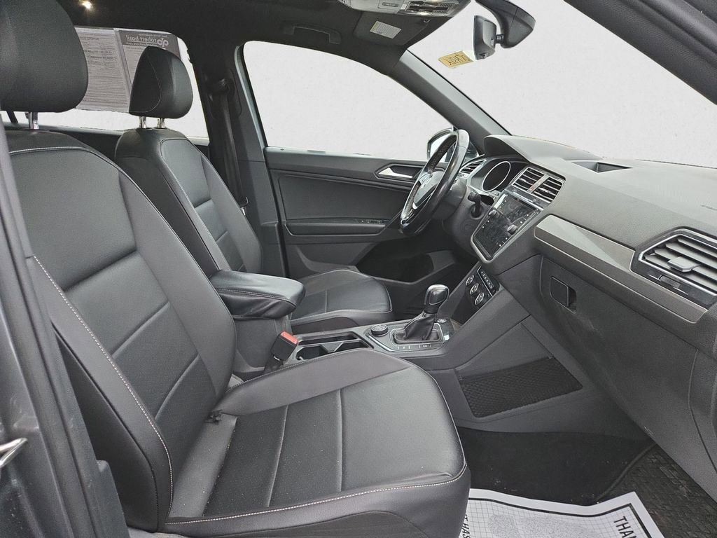 Used 2021 Volkswagen Tiguan SE R-Line image 21