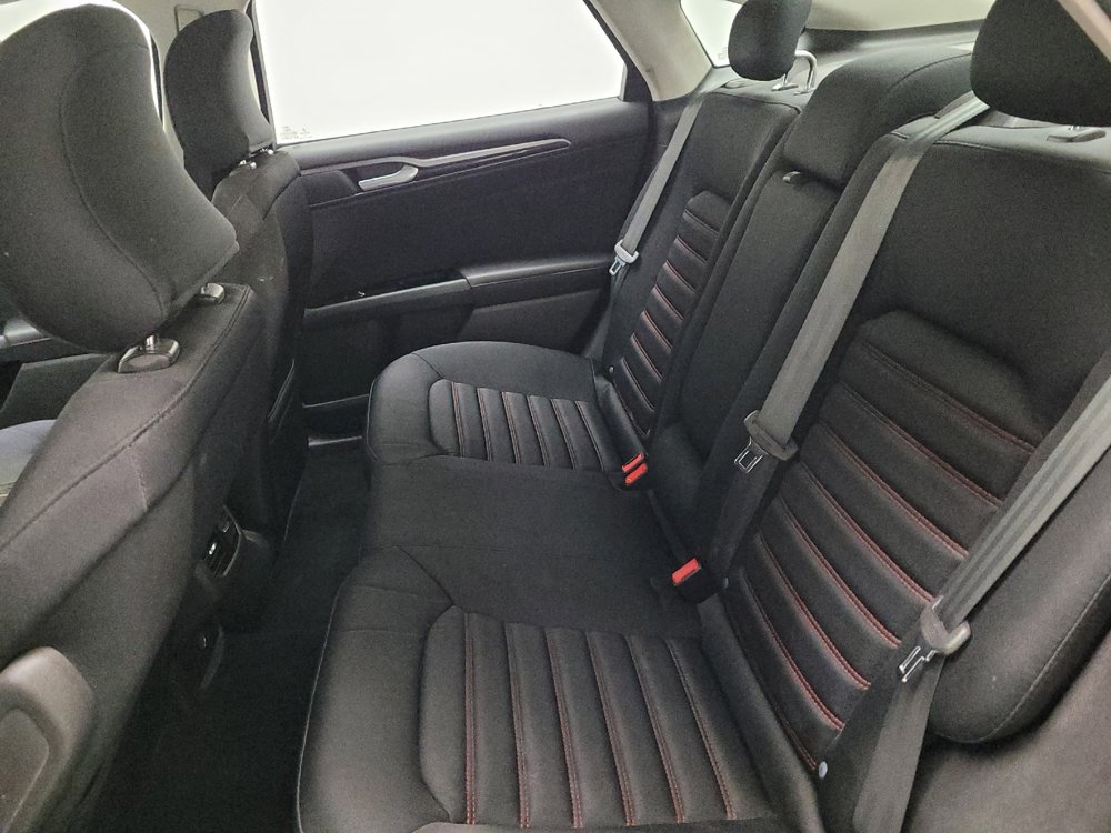 Used 2016 Ford Fusion SE FWD image 18