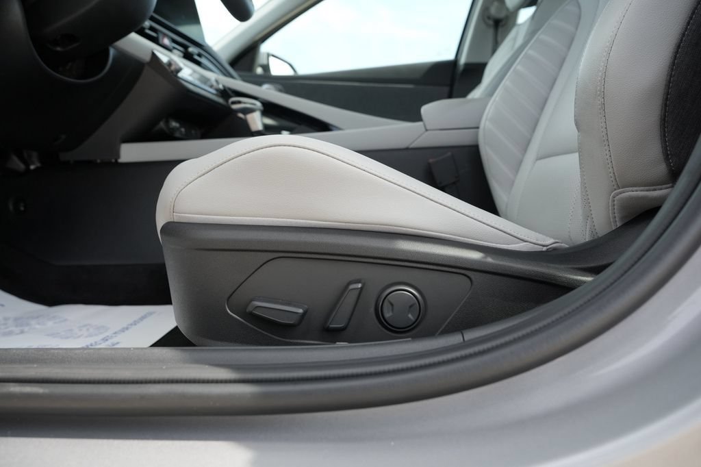 Certified 2026 Hyundai Elantra Limited FWD image 22