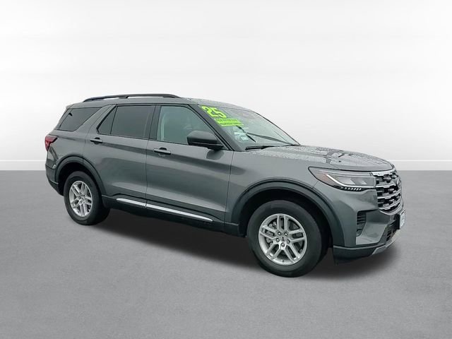 Used 2025 Ford Explorer Active video 3