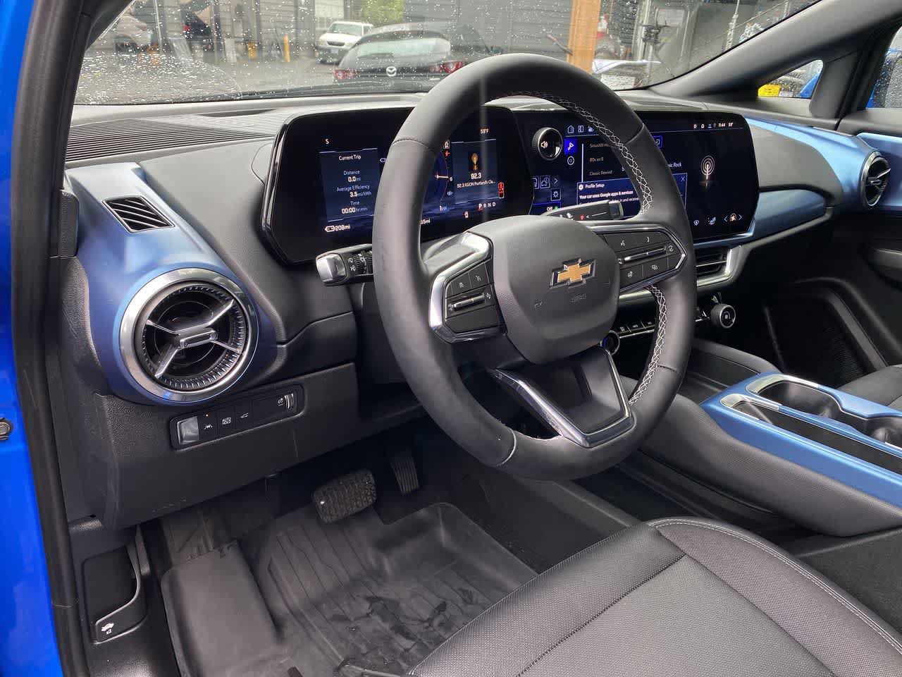 Used 2024 Chevrolet Equinox EV LT FWD image 2