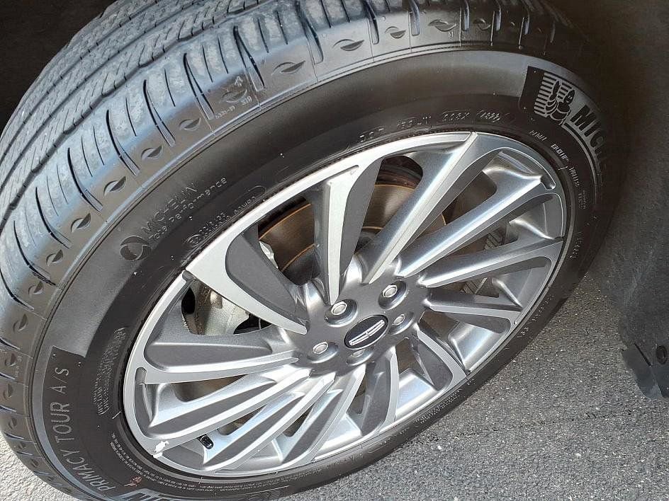 Used 2023 Lincoln Corsair Reserve w/ Equipment Group 201A image 10