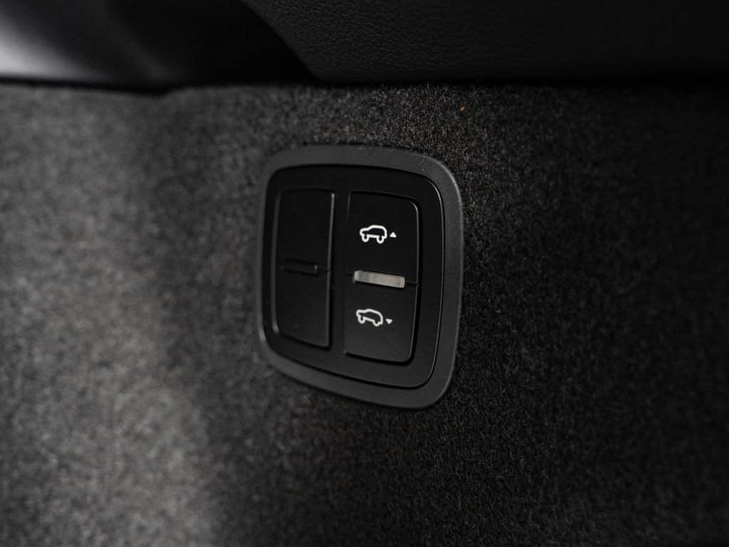 Certified 2026 Porsche Macan GTS AWD/4WD image 22