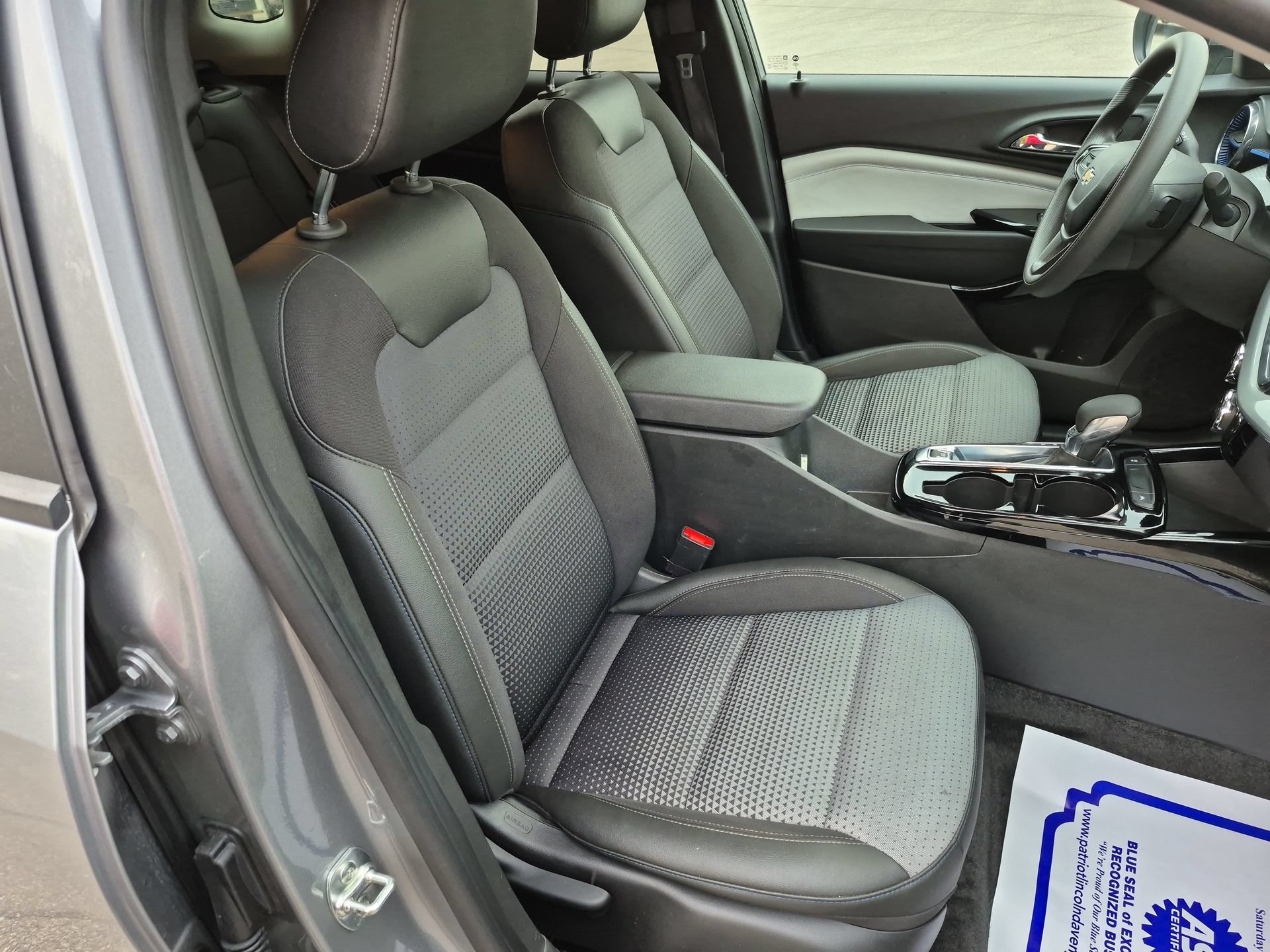 Used 2025 Chevrolet Trax LT FWD image 26