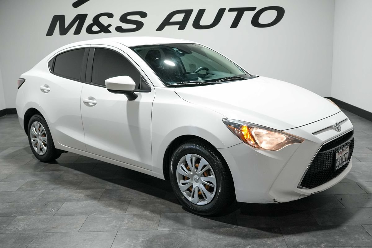 Used 2019 Toyota Yaris L FWD image 7