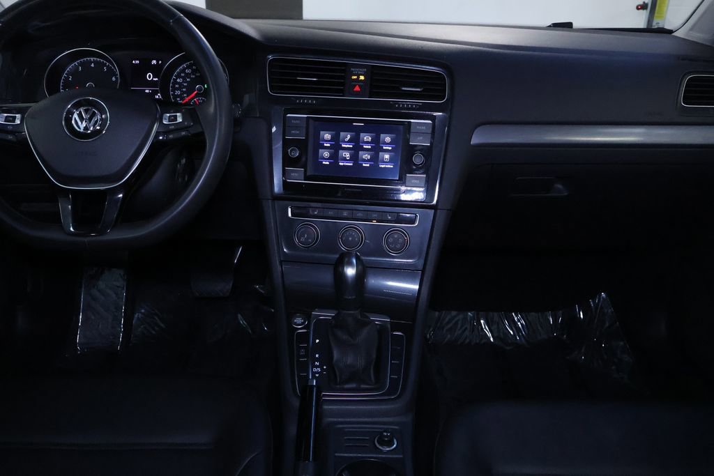 Used 2021 Volkswagen Golf 4-Door image 16