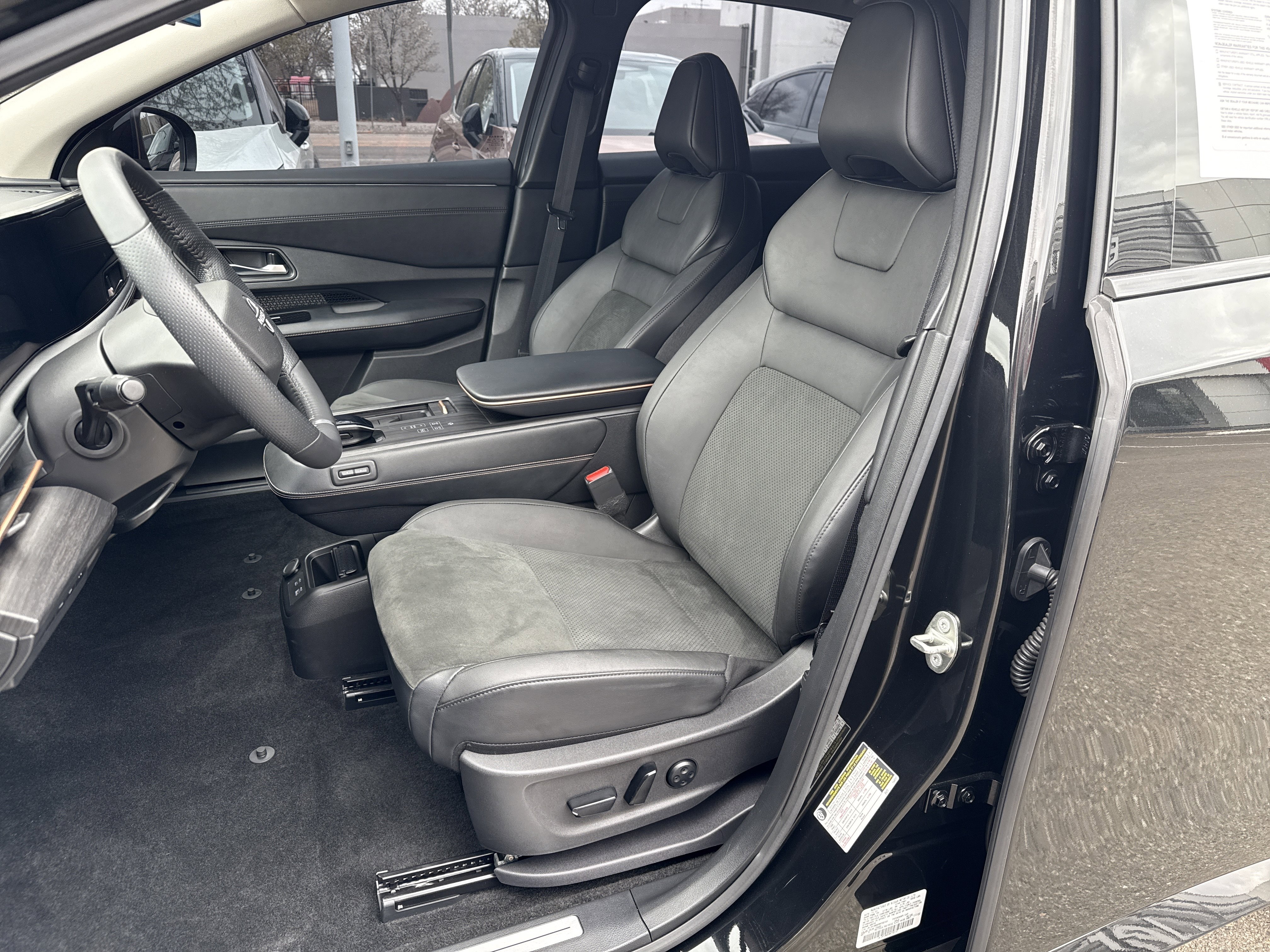 Certified 2024 Nissan Ariya AWD image 20