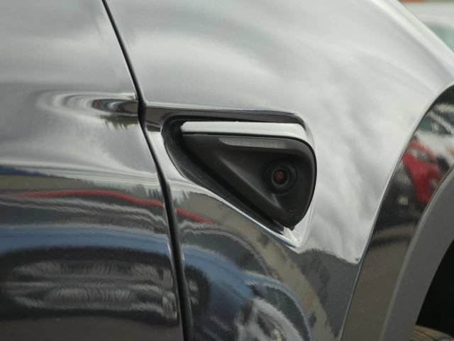 Used 2025 Tesla Model Y Long Range AWD/4WD image 18