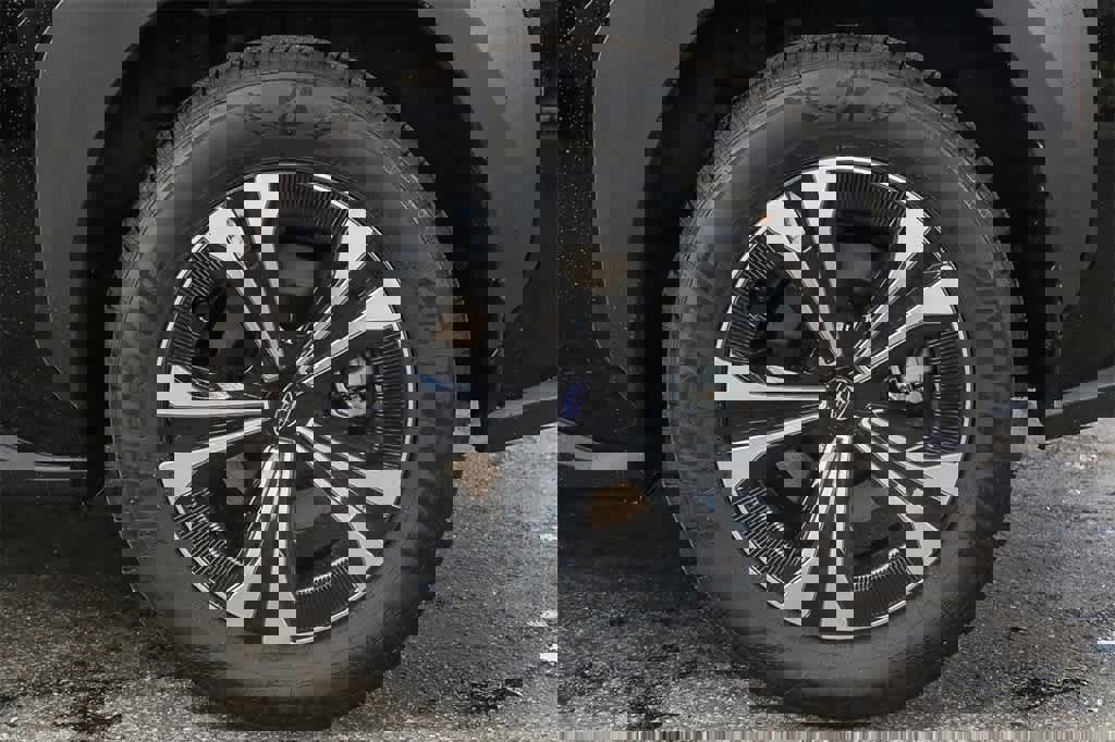 Used 2025 Subaru Solterra Premium image 10