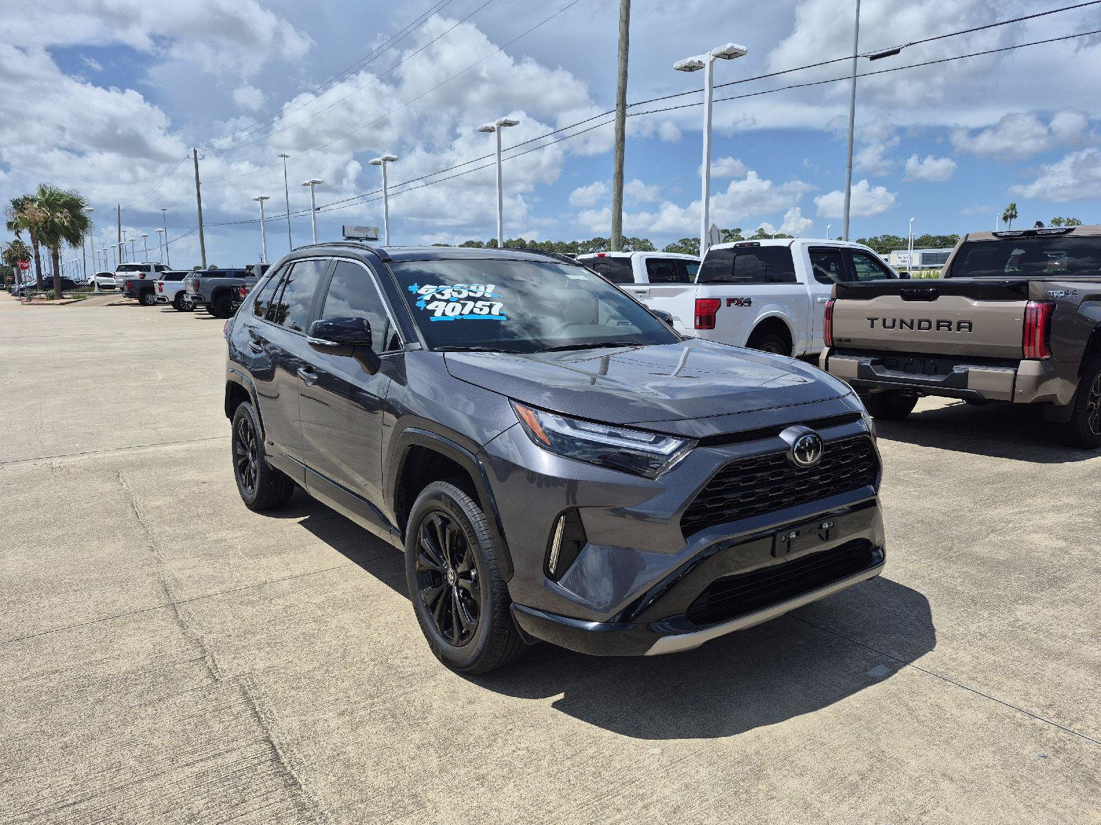 Used 2025 Toyota RAV4 XSE AWD/4WD image 16