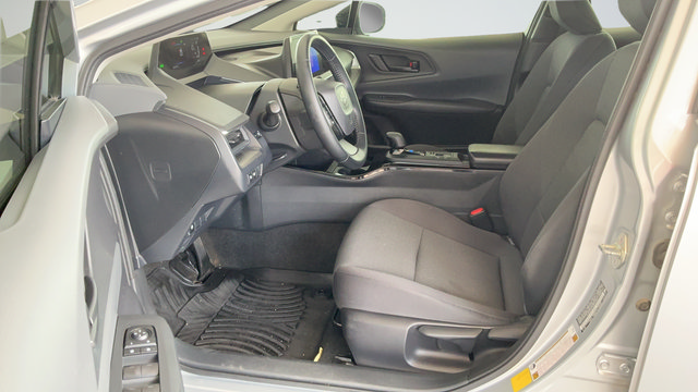 Used 2024 Toyota Prius LE FWD image 19