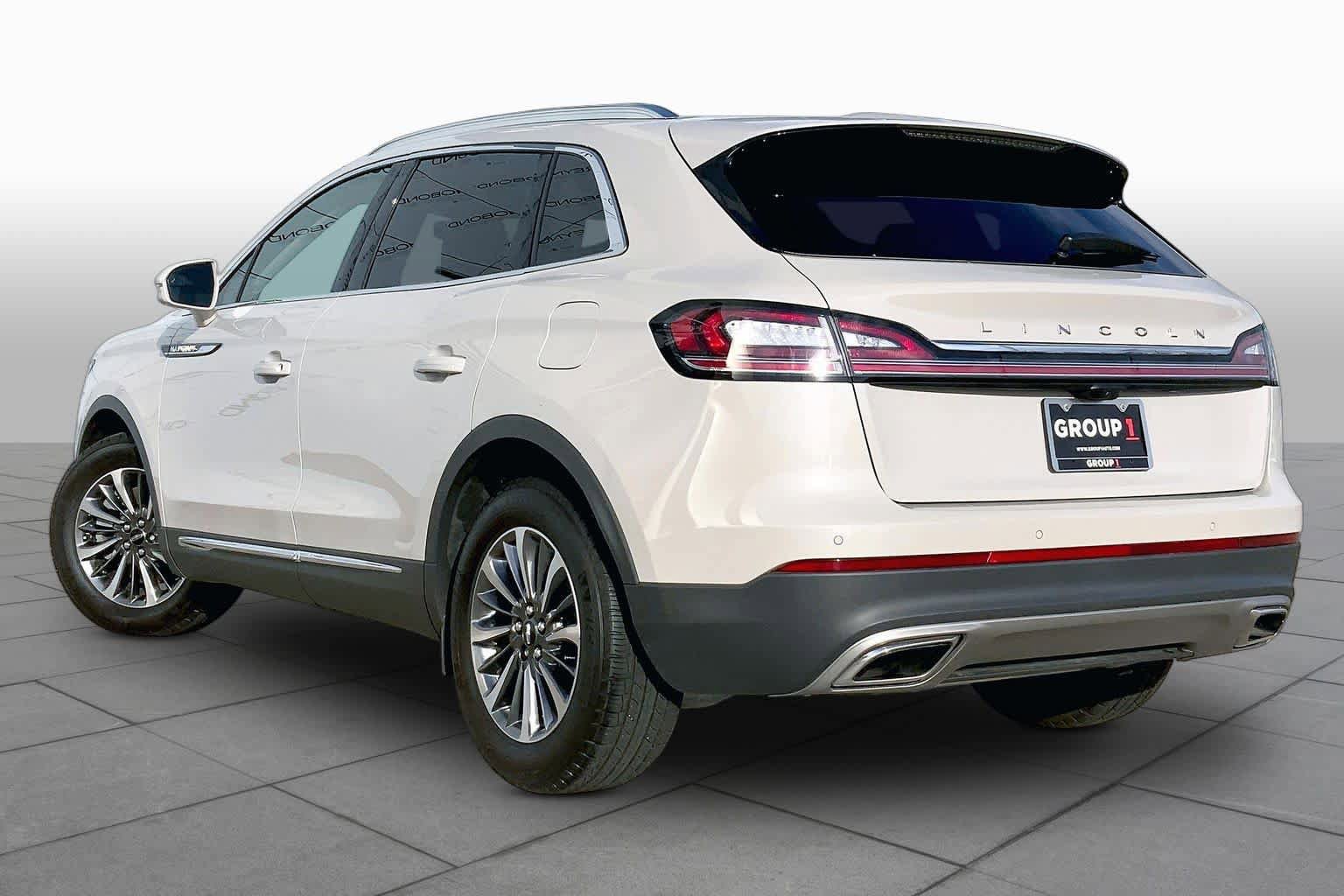 Used 2023 Lincoln Nautilus FWD w/ Premium Package image 12
