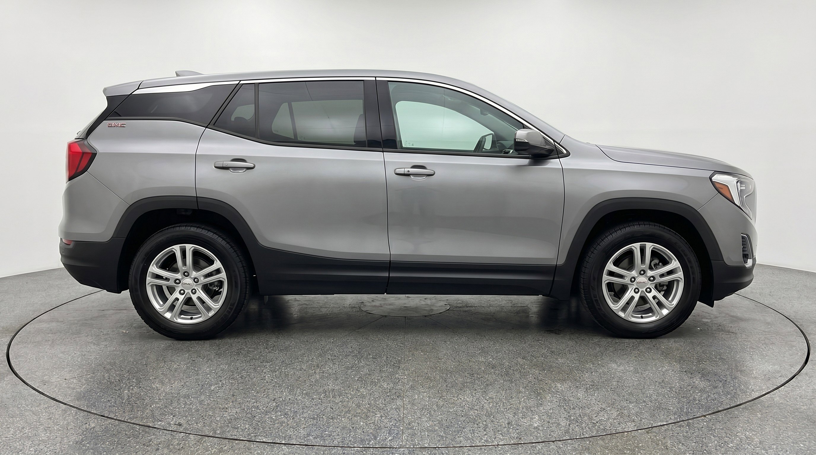 Used 2024 GMC Terrain SLE FWD image 11