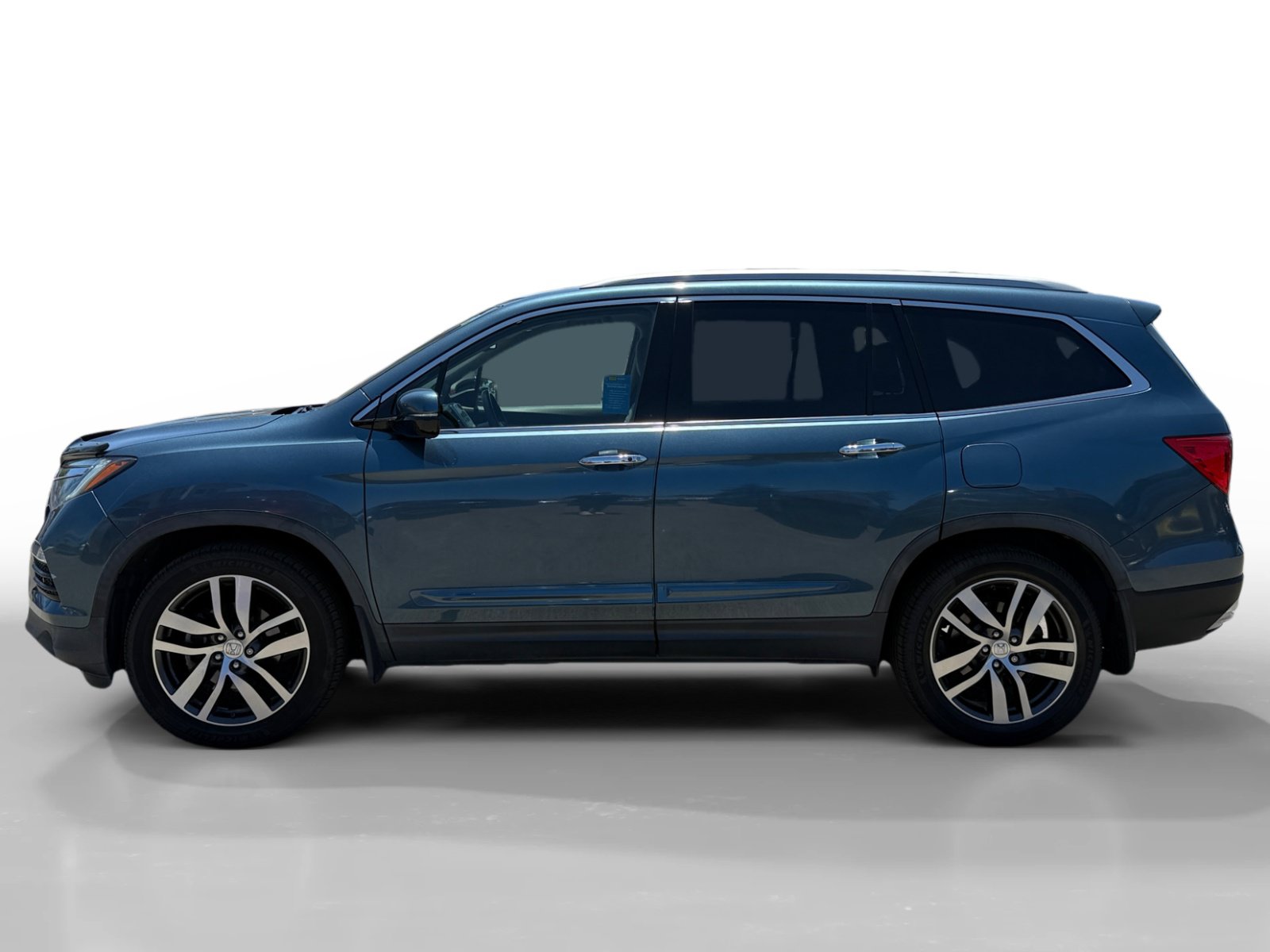 Used 2016 Honda Pilot Elite image 2