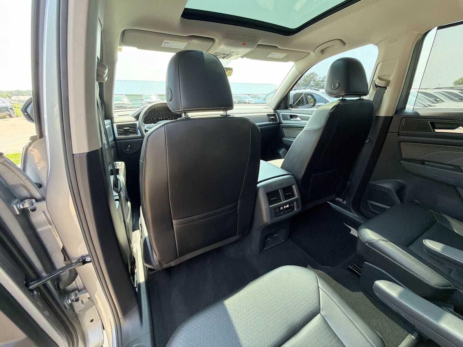 Used 2022 Volkswagen Atlas SE w/ Panoramic Sunroof Package AWD/4WD image 15