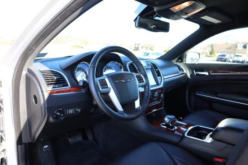 Used 2012 Chrysler 300 Limited image 10