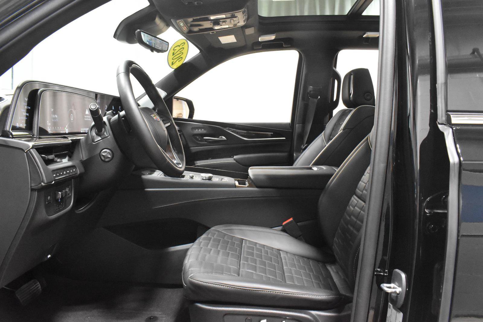 Certified 2023 Cadillac Escalade Premium Luxury Platinum w/ LPO, Floor Liner Package AWD/4WD image 2