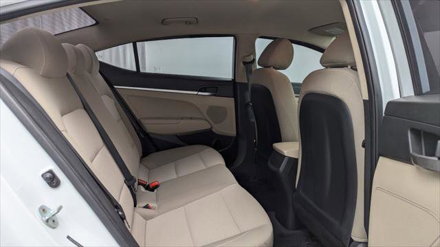 Used 2019 Hyundai Elantra SE FWD image 18