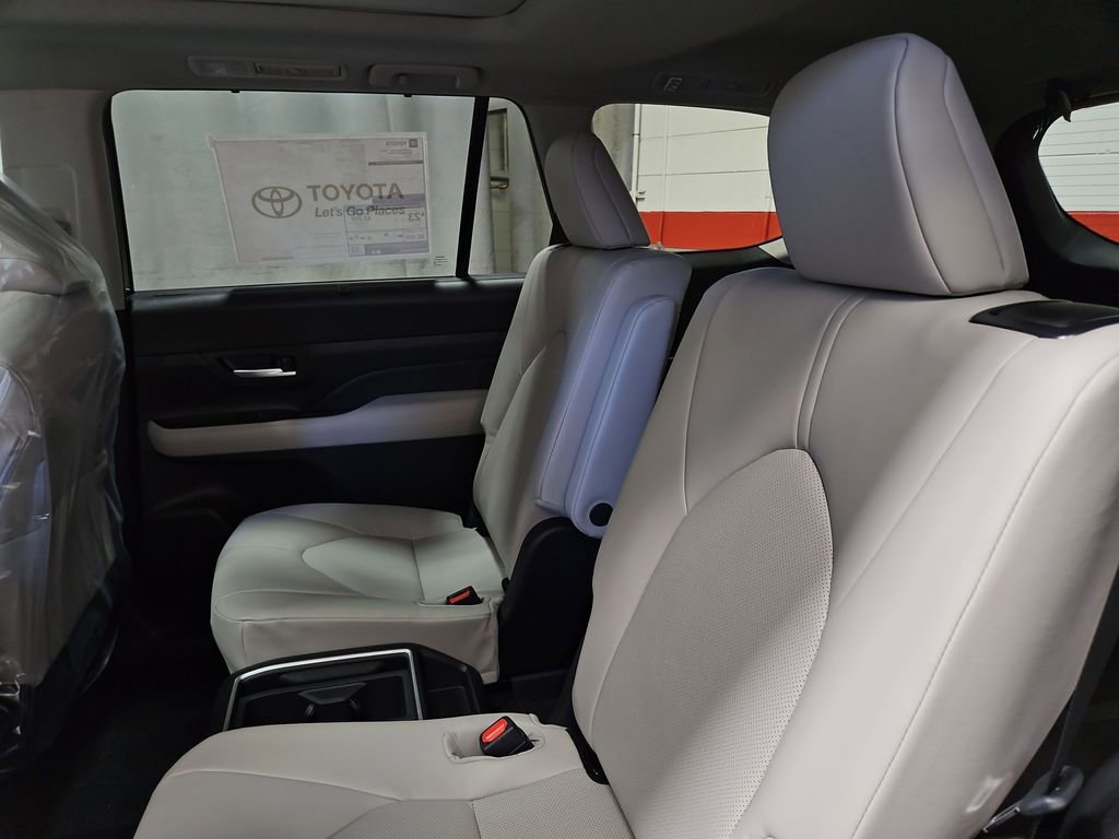 New 2026 Toyota Grand Highlander XLE image 22
