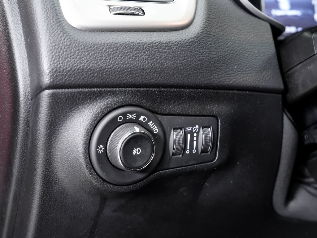 Used 2018 Jeep Compass Latitude w/ Popular Equipment Group AWD/4WD image 10
