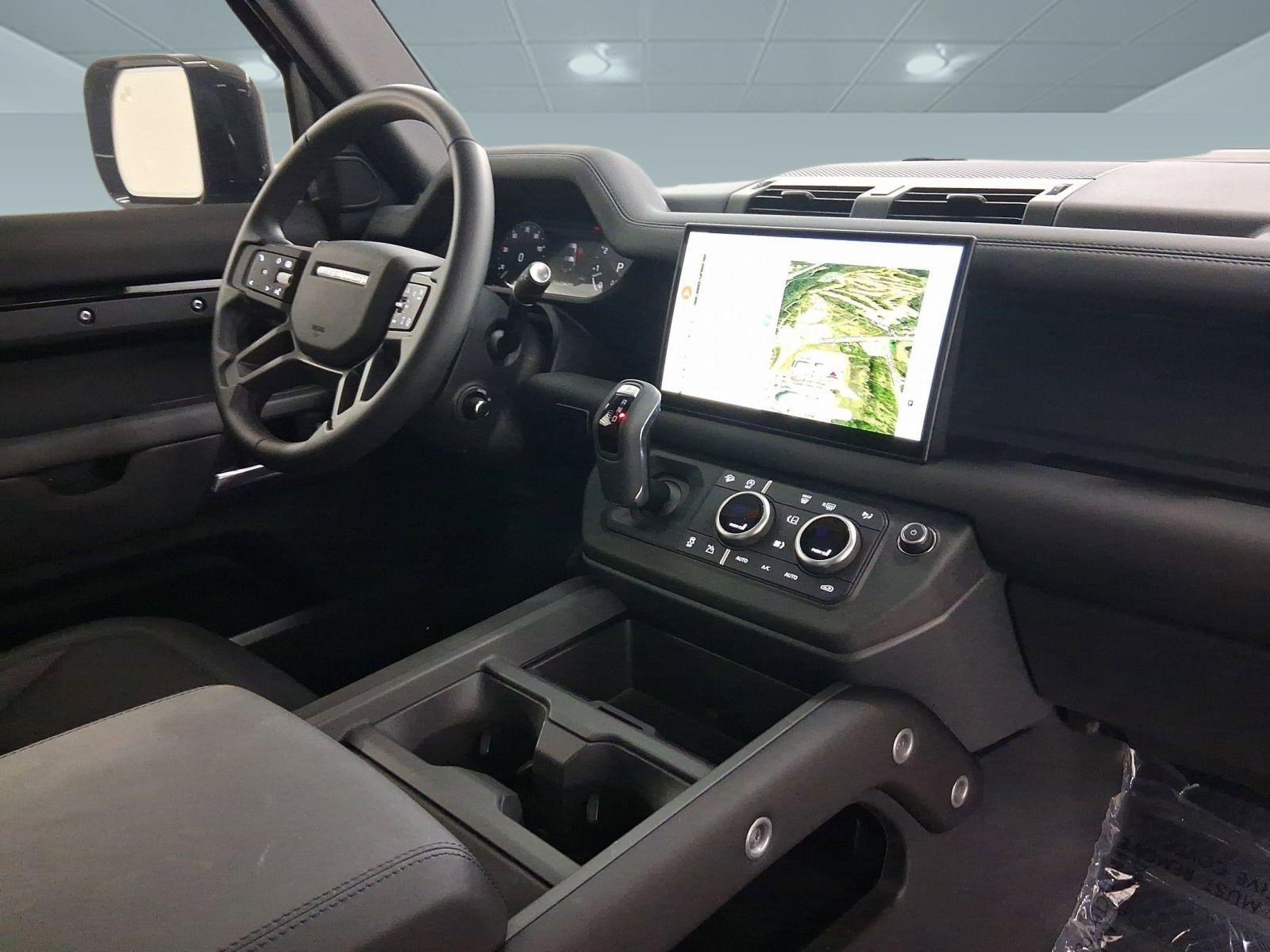 Used 2025 Land Rover Defender 90 S image 4