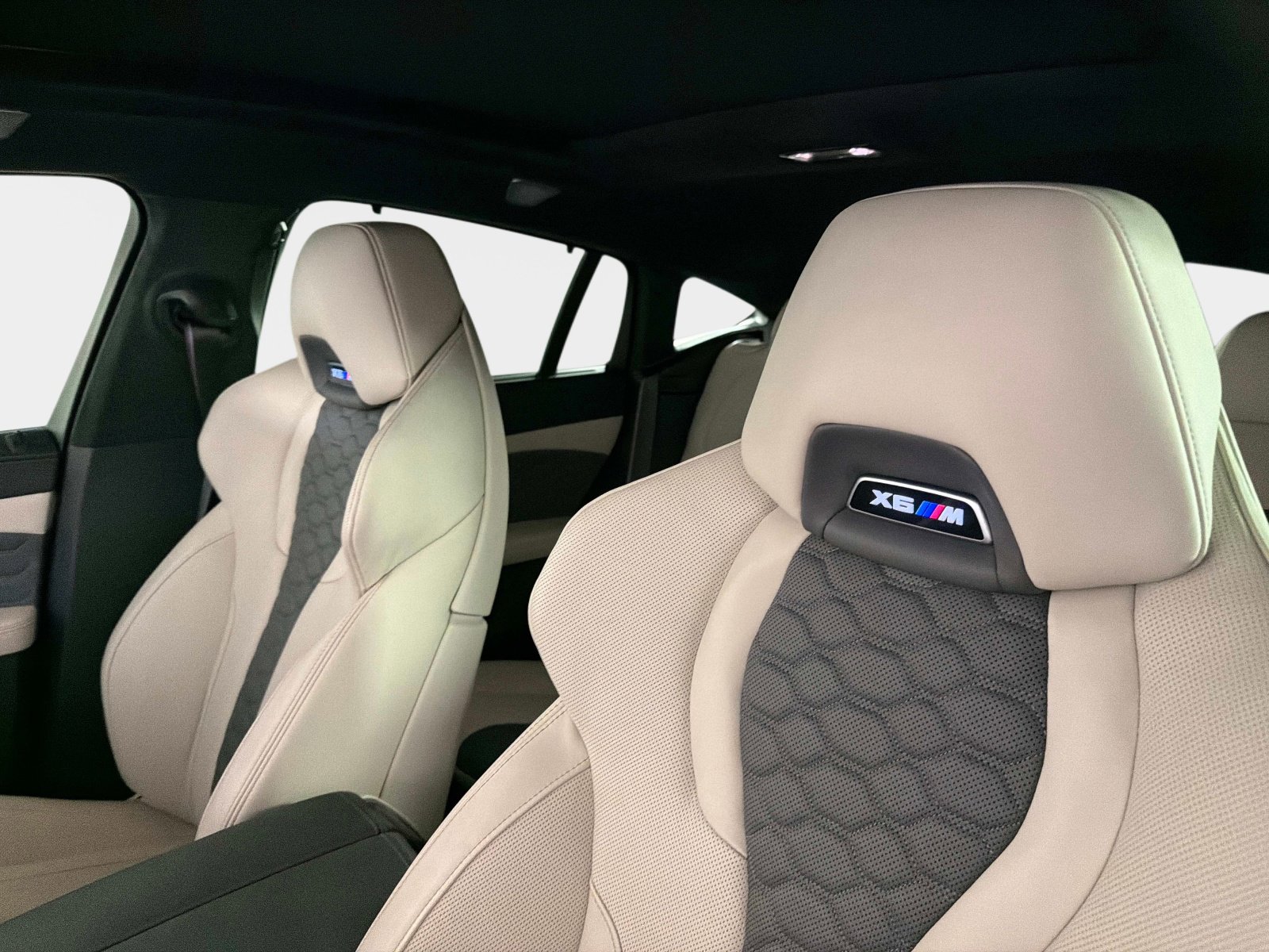 Used 2024 BMW X6 M Competition image 38