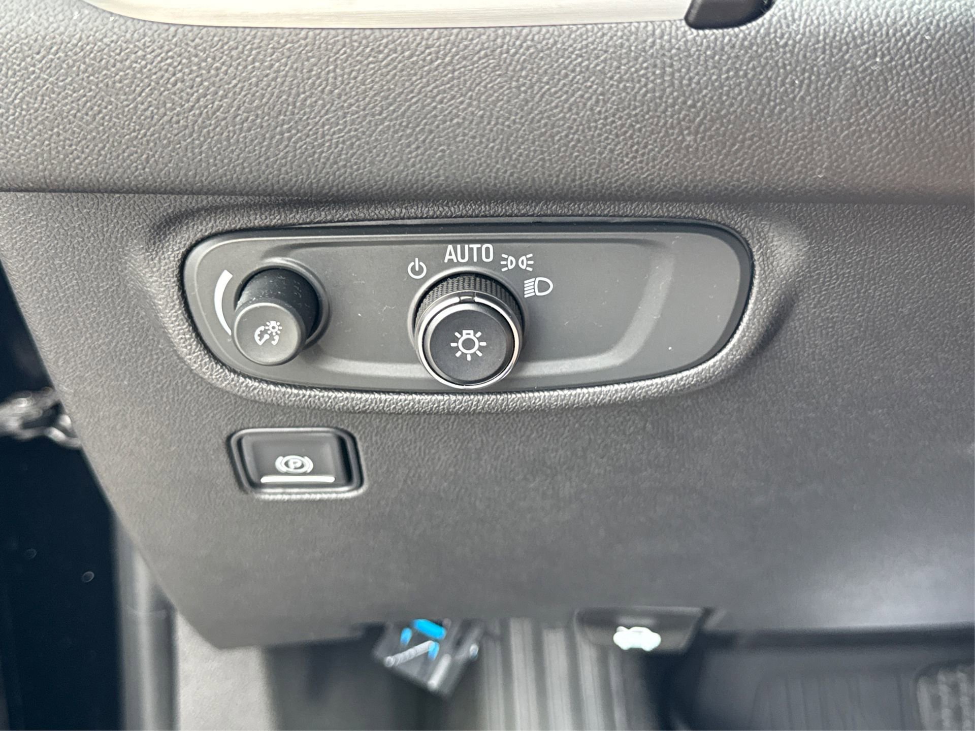 Used 2022 GMC Terrain SLE w/ Elevation Edition image 23