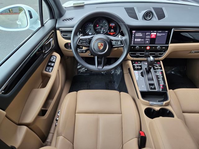 Used 2025 Porsche Macan image 16