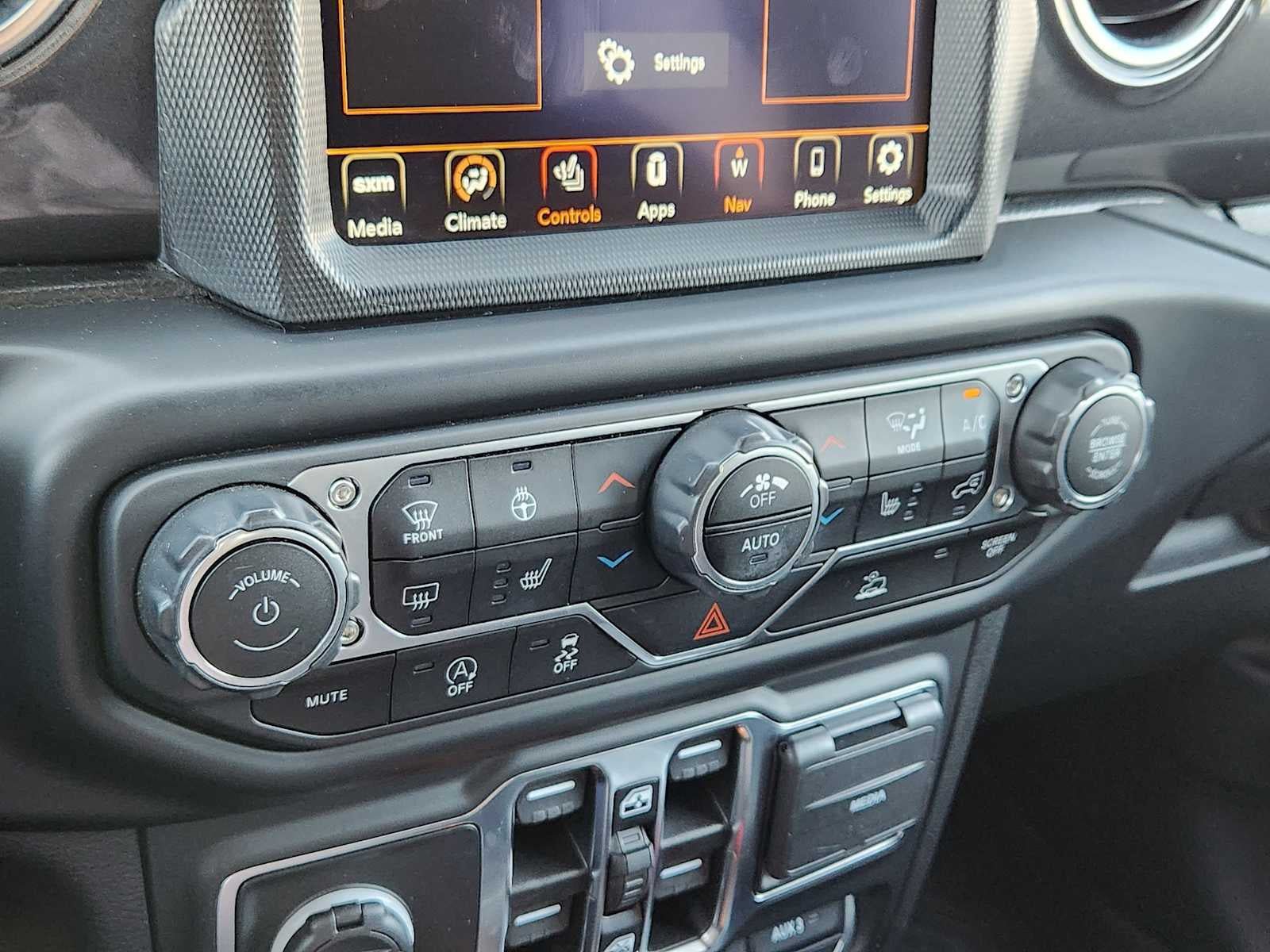 Used 2023 Jeep Wrangler Unlimited Sahara AWD/4WD image 22