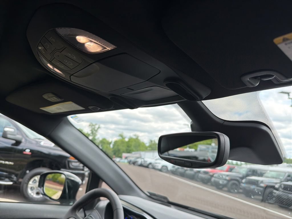 Used 2024 Chrysler Pacifica Premium FWD image 21