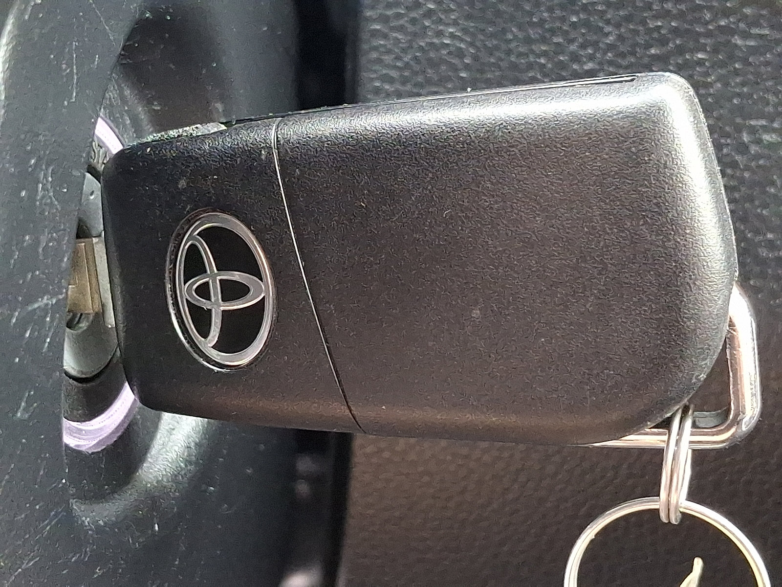 Used 2024 Toyota RAV4 LE AWD/4WD image 23