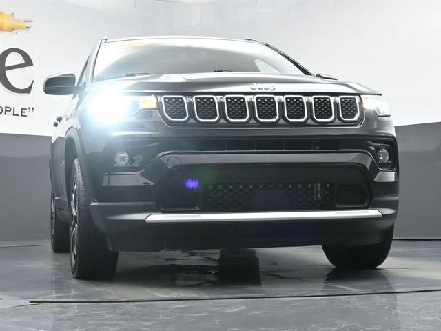 Used 2023 Jeep Compass Limited w/ Sun and Sound Group AWD/4WD image 3