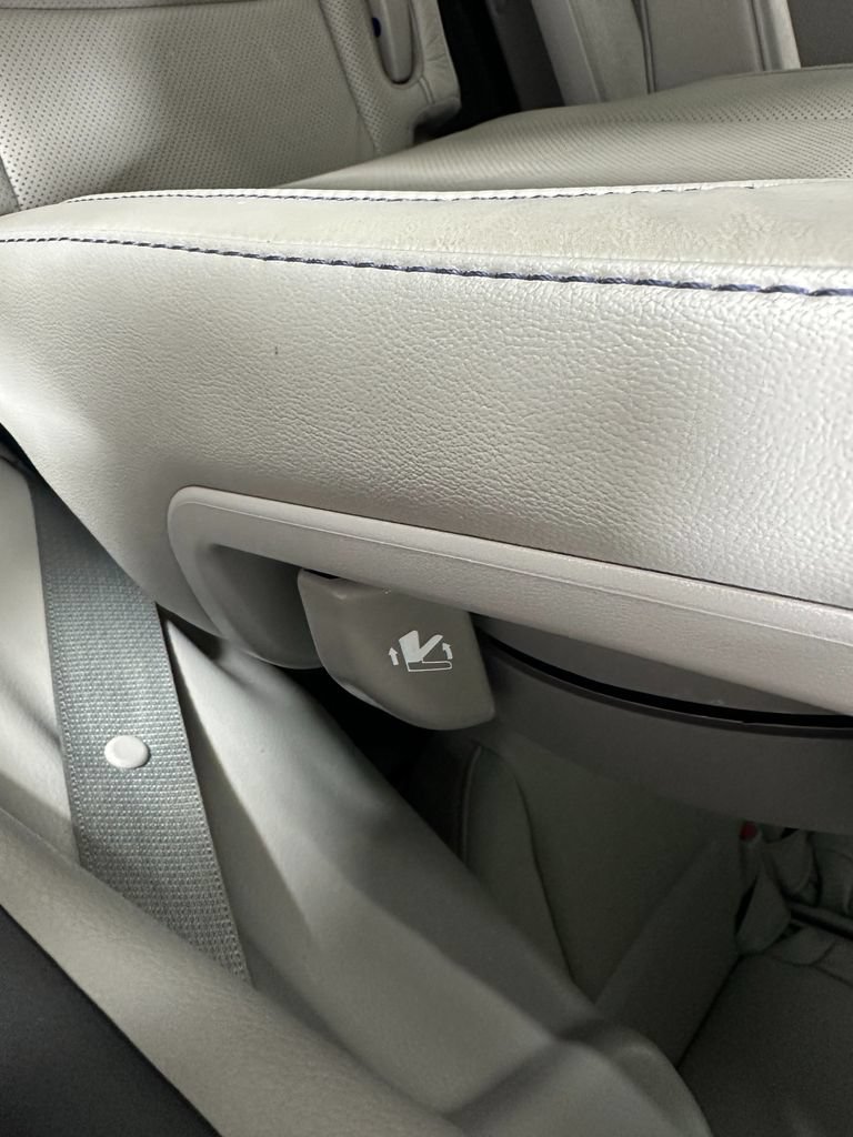 Used 2019 Toyota Highlander Limited w/ Carpet Mat Package (TMS) AWD/4WD image 23