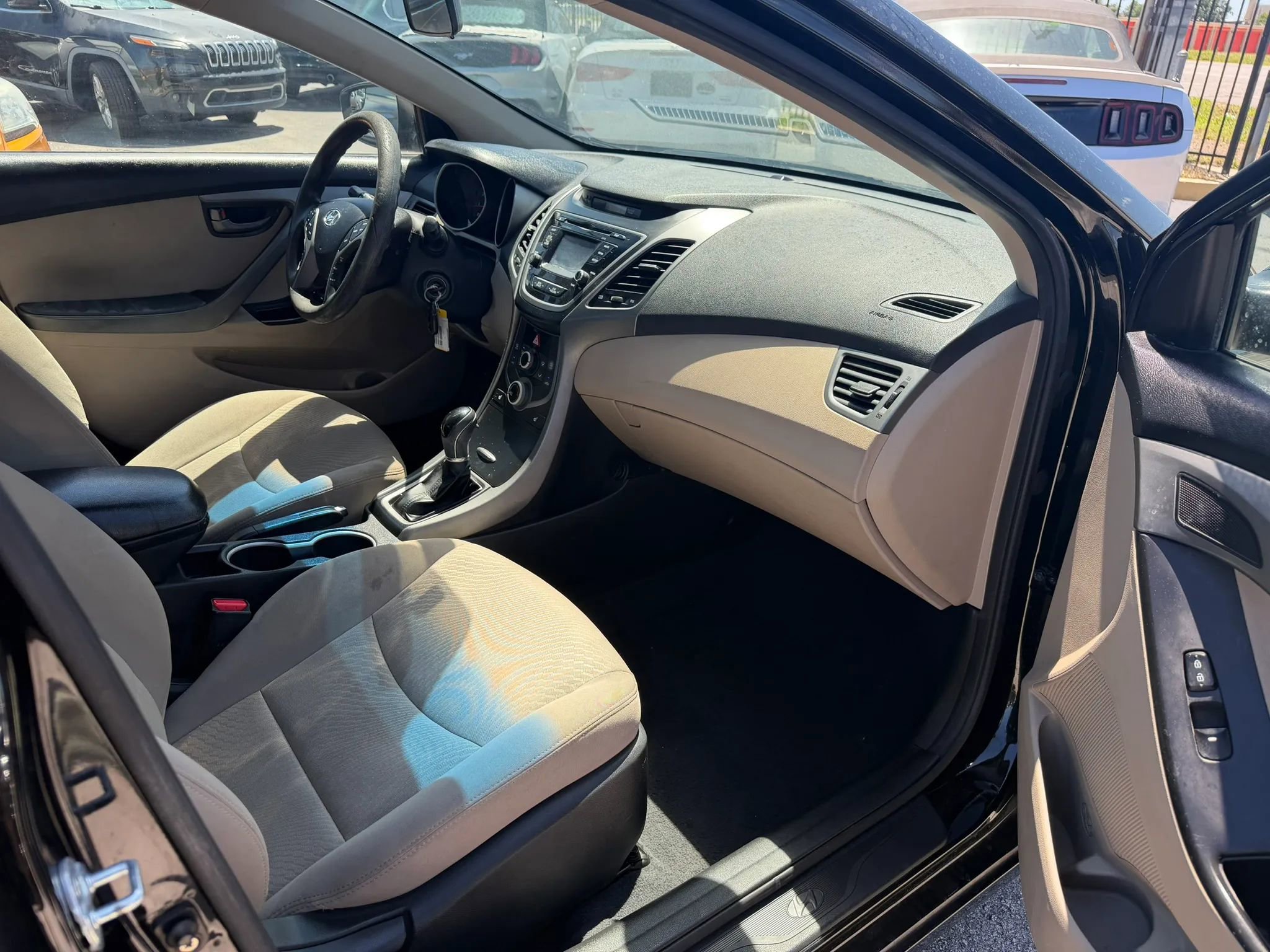 Used 2014 Hyundai Elantra SE w/ Option Group 02 FWD image 8