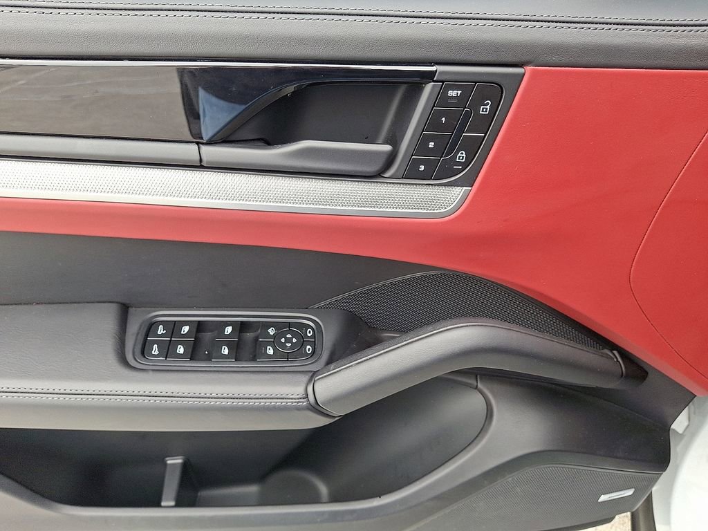 Used 2024 Porsche Cayenne S image 14