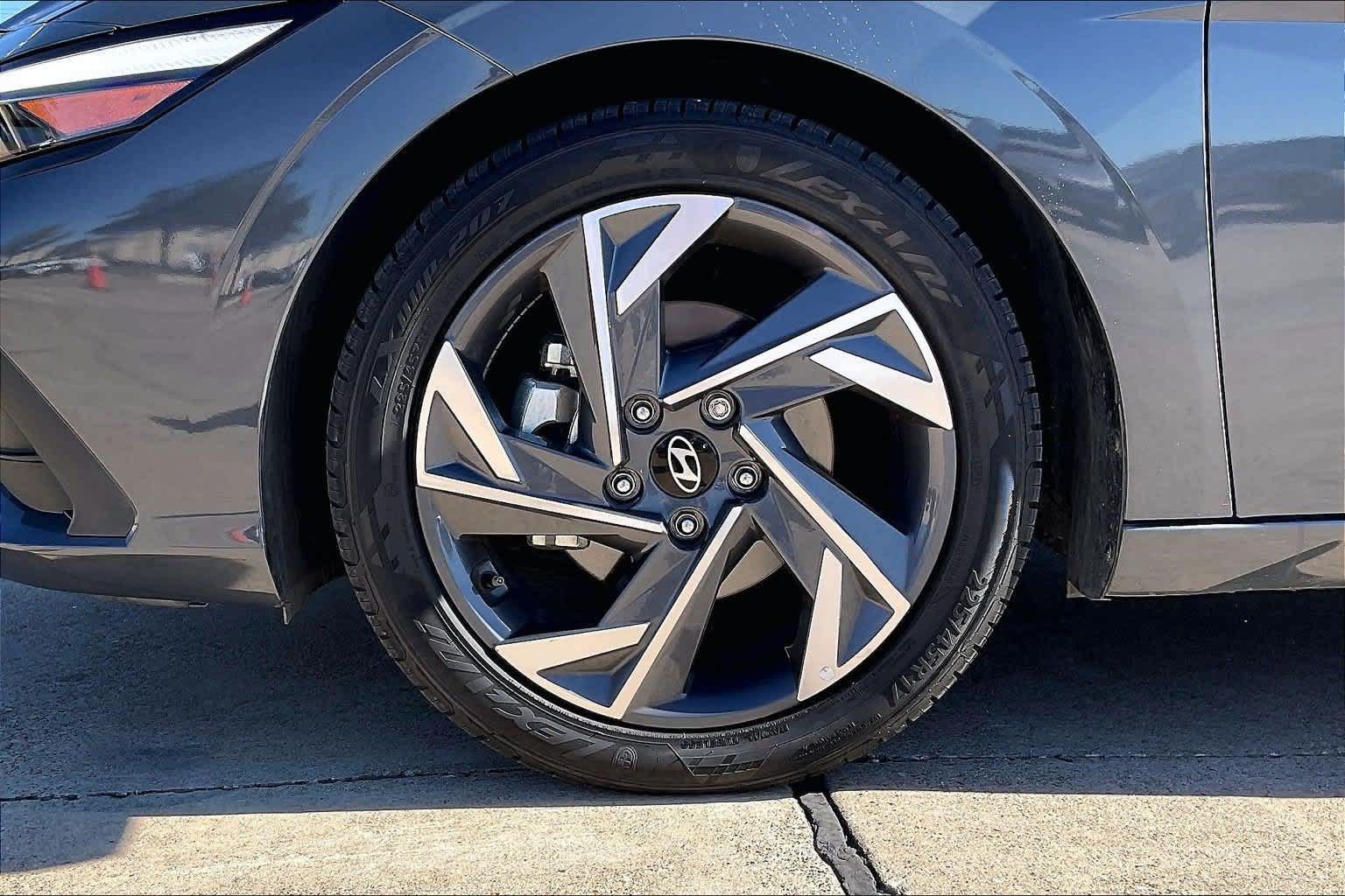 Used 2025 Hyundai Elantra Sport FWD image 7