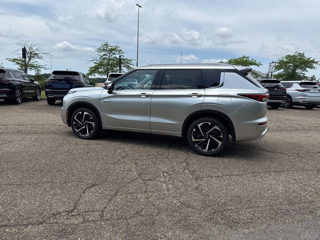 New 2025 Mitsubishi Outlander SEL image 11