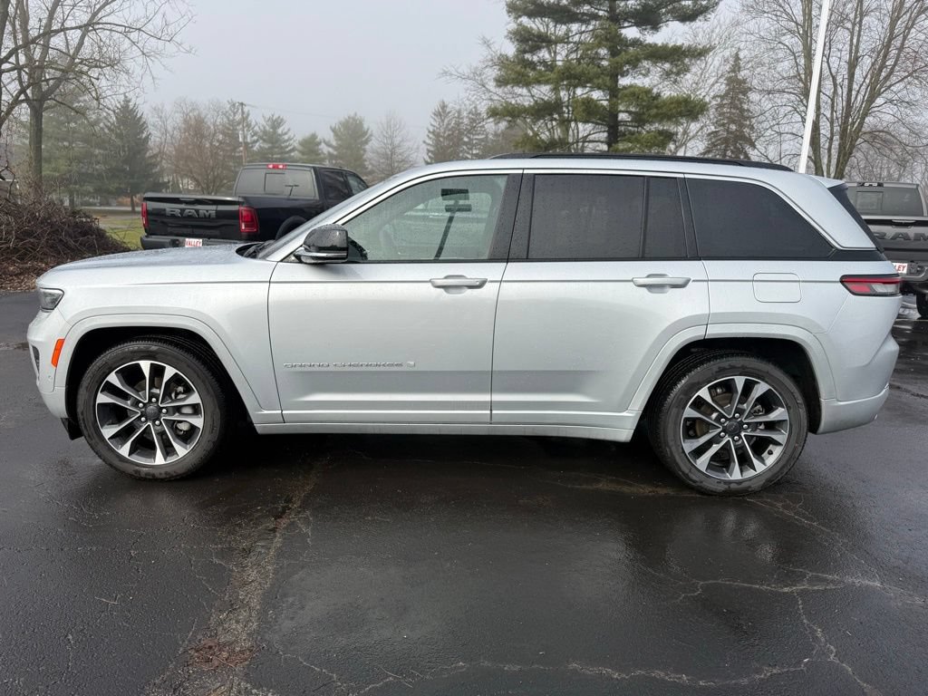New 2025 Jeep Grand Cherokee Overland AWD/4WD image 7