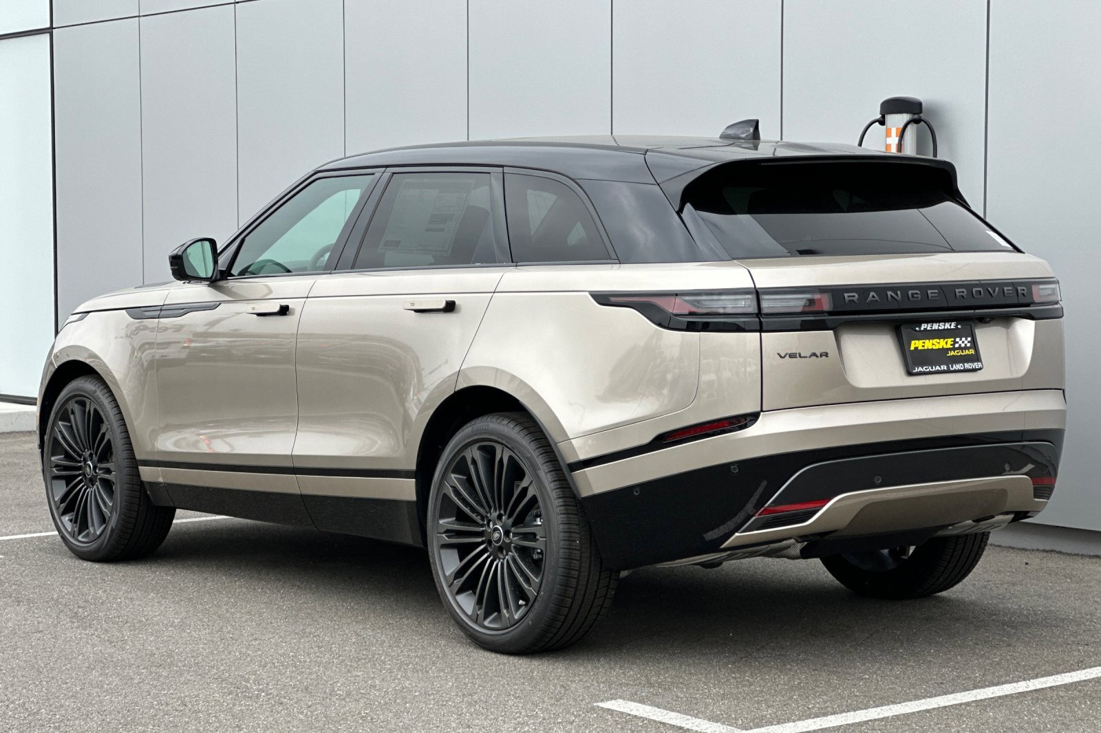 New 2026 Land Rover Range Rover Velar Dynamic SE image 3