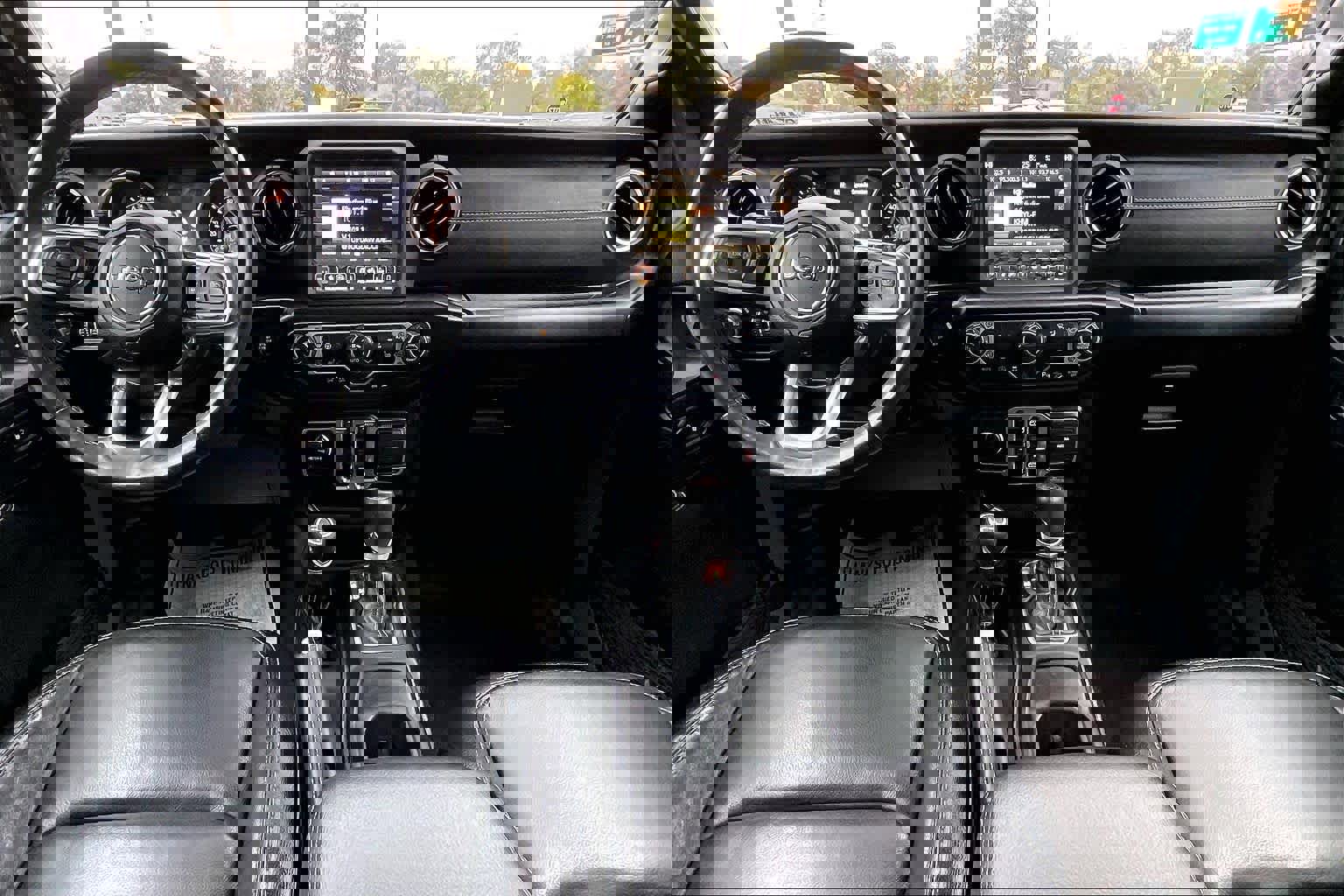 Used 2019 Jeep Wrangler Unlimited Sahara image 18