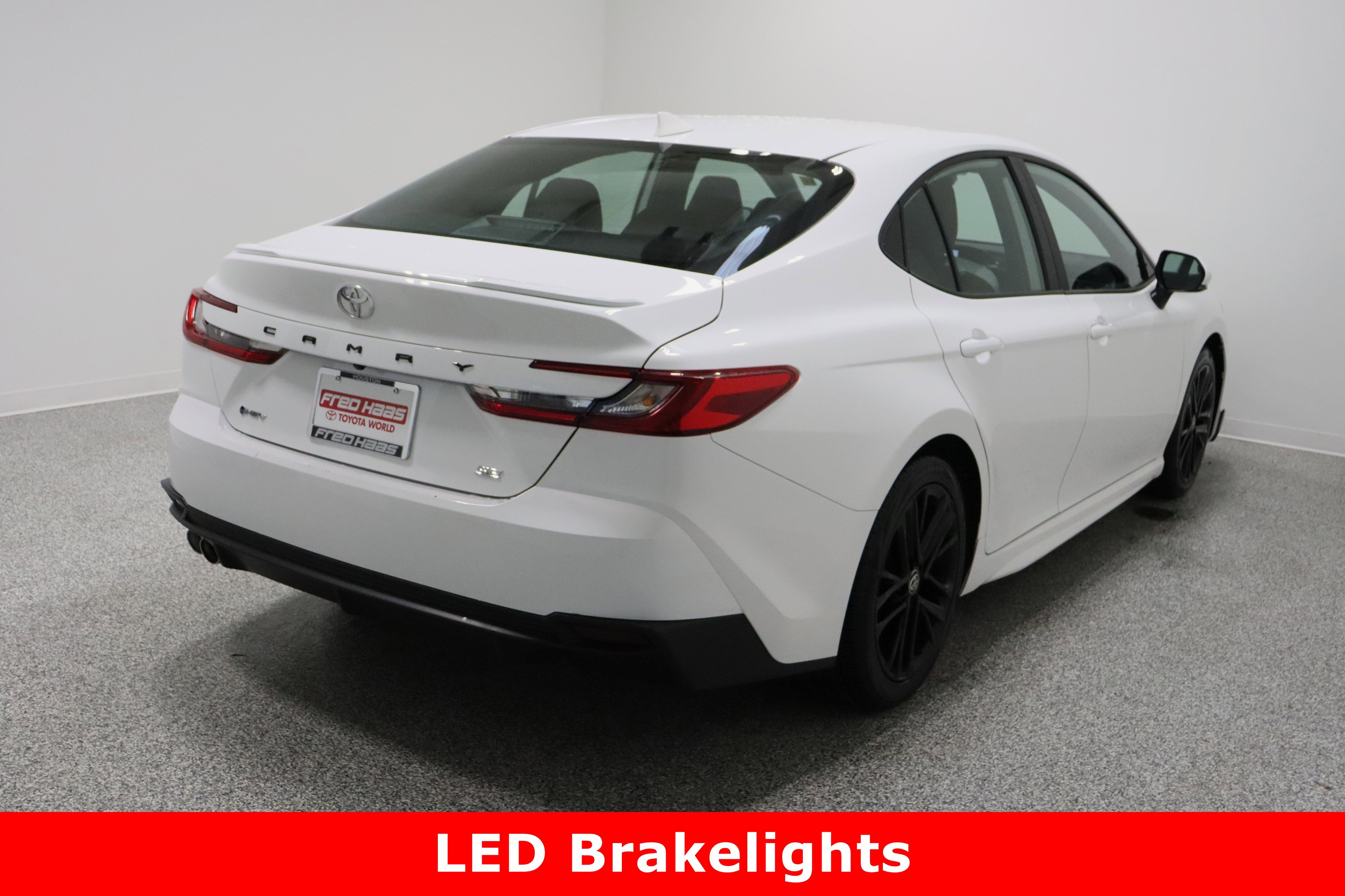 Used 2025 Toyota Camry SE image 7