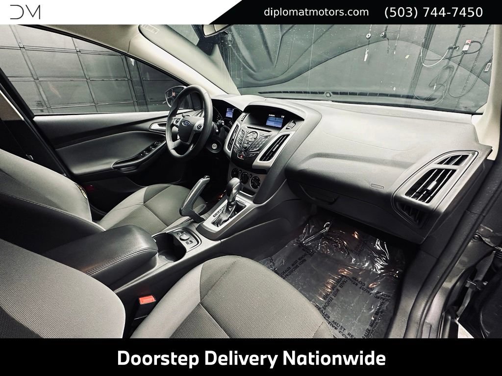 Used 2014 Ford Focus SE w/ SE Winter Package FWD image 19