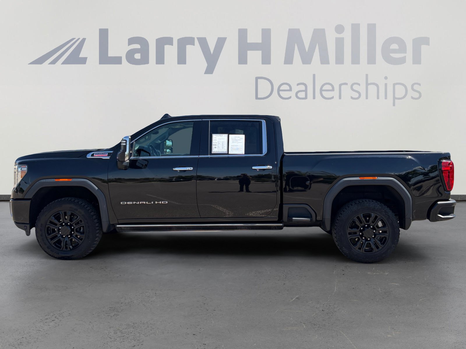 Used 2021 GMC Sierra 2500 Denali w/ Denali Black Diamond Edition AWD/4WD image 3