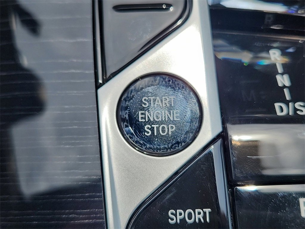 Used 2025 BMW X7 M60i image 35