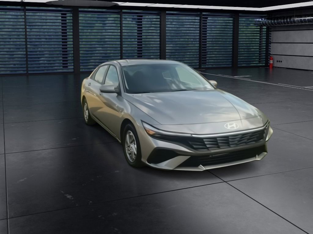 Used 2026 Hyundai Elantra SE image 2